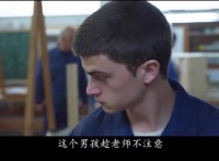 男孩一直想逃离这里 管教让他照顾狗狗