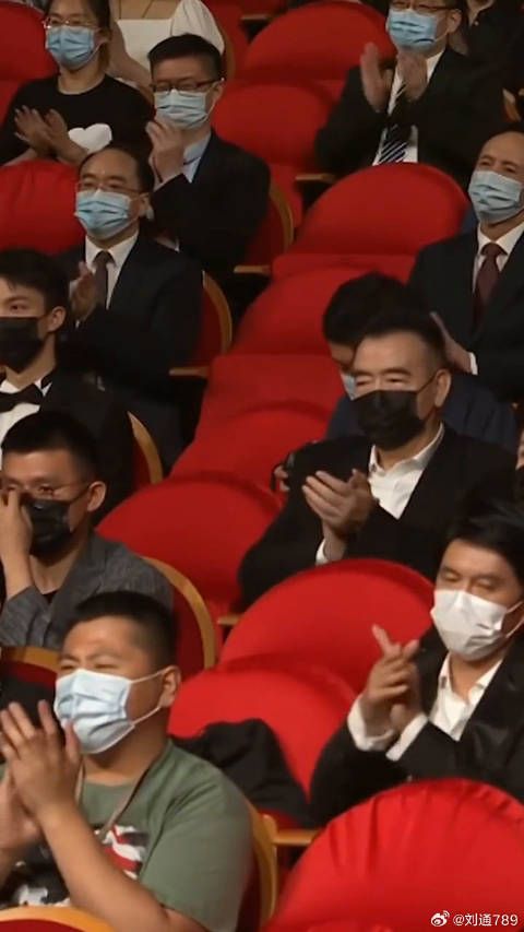 田华 老师出席盛典，现场发言几句话打动台下明星，不愧为演艺界的老前辈