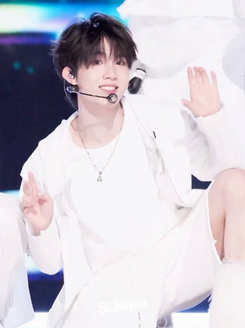 苏新皓直拍 这是真萌真帅真有活力真唱的好听跳的也好！