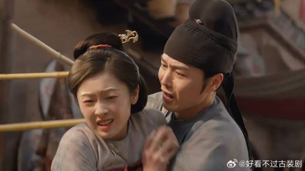 渣男贪恋前妻钱财，为了能据为己有，竟当街做出这种事