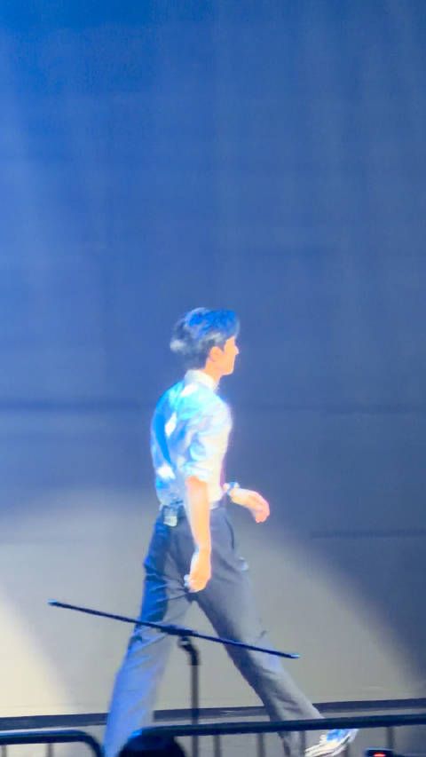 啊啊啊啊我的天十周年见面会宋威龙上台那一刻尖叫声震耳欲聋