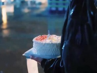 张若昀新剧烧脑情节引热议，快进键失效观众逐帧分析