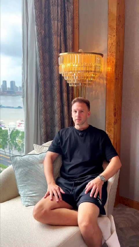 马晓晴教男友特鲁姆普说广东话，这口音，看来已经调好了！