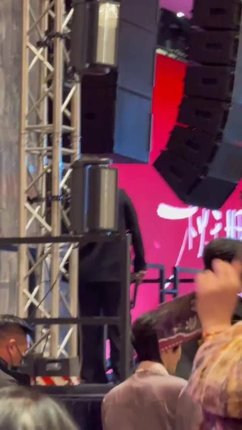 天呐我妈妈眼睛里的爱要溢出来了 cr