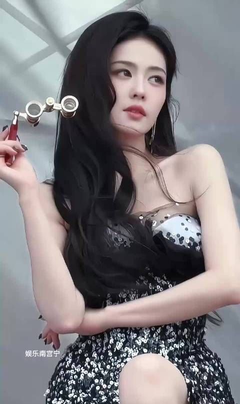 白鹿这身材直接封神！内娱顶级天花板太抢镜