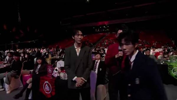 很期待接下来大家的配合啦 大帅和烈峰峰的互动想看!迫不及待了已经!