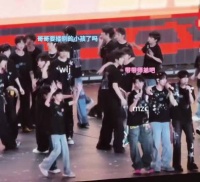 穆祉丞跨年派对收手未搂师弟，直冲第一引关注