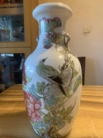 绛彩凝香：清末民初江永源款花鸟双耳瓷瓶的文人瓷画绝唱