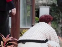 王鹤棣黄晓明同框互动反差感十足