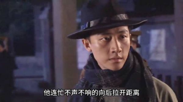 为了警示接头人,男人不惜以身犯险 !