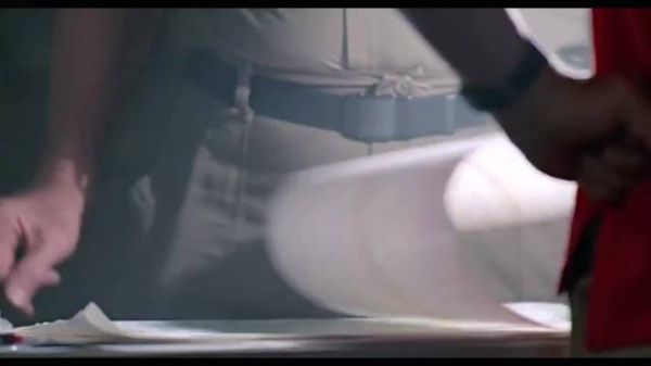 施瓦辛格巅峰之作《铁血战士》转型生存恐怖片