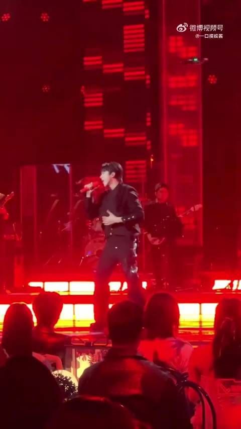 林依轮夫妻跨年vlog收录刘宇宁表演