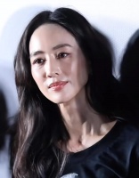 43岁张钧甯活动怼脸拍！皮肤紧致，一点纹没有，状态好得像28岁