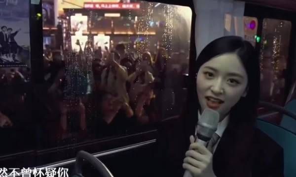 沈月好像口型都没对上?