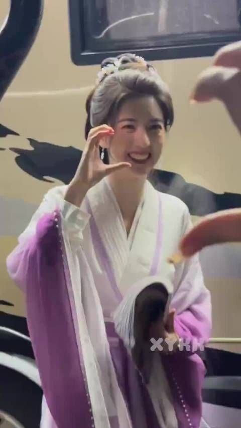 李凯馨笑起来很阳光很美丽的女生