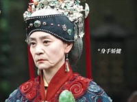 孙女掌掴孙子遭祖母棍棒教育