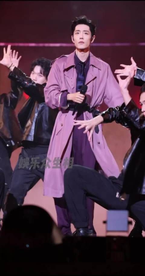 肖战跨年献唱《得闲谨制》同名曲,紫色风衣造型吸睛
