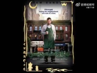 男人只是好奇想试一下顾客的高跟鞋，穿上后发现自己竟变成了对方的模样