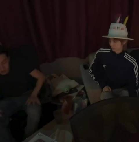 我去CORTIS金主训的生日蛋糕上写的居然是Merry Christmas