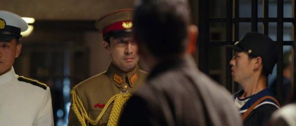 张鲁一霸气救张钧甯于危难，长河落日北京卫视热播