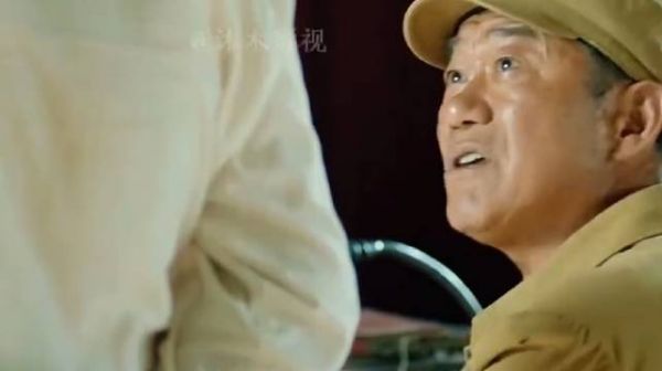 曾经的汉奸摇身一变成了副司令，怎料被一个挑粪的大爷一眼识破