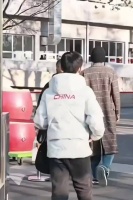 这一身真别太帅了，期待他的后续表现哇！