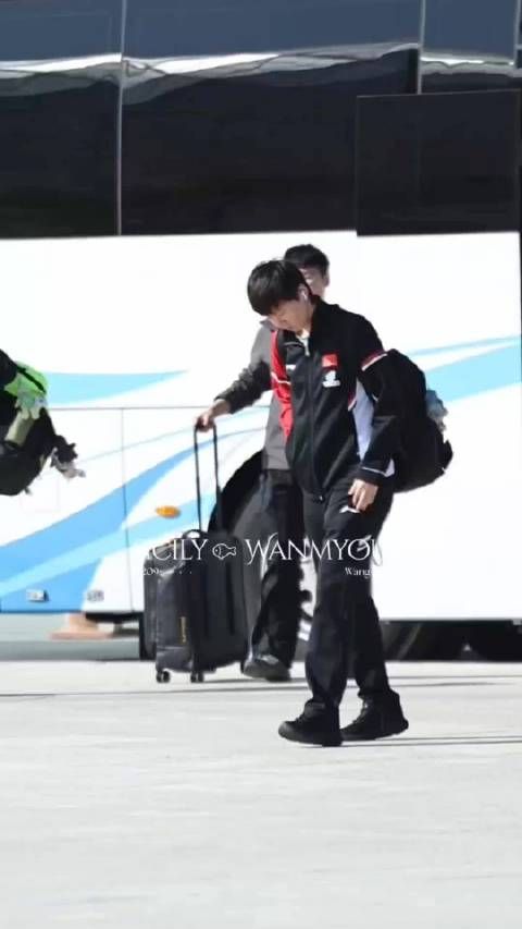 王曼昱上训了，看着很健康，健康涨球哦！