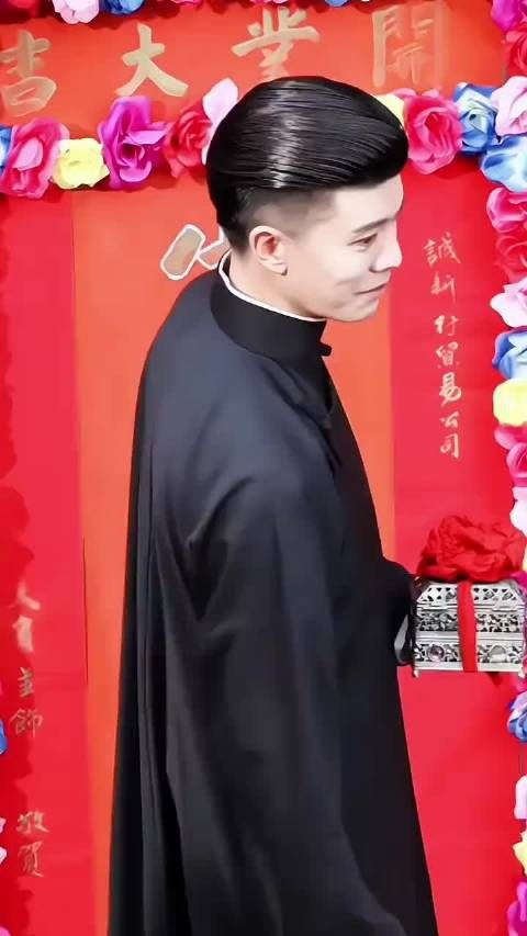 任嘉伦长衫造型诠释民国贵公子气质