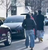 王楚钦和妈妈逛校园