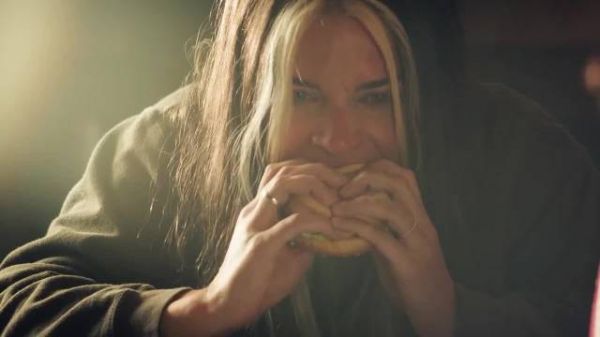 这个女人的人生被直播成电视剧，这到底是怎么回事？