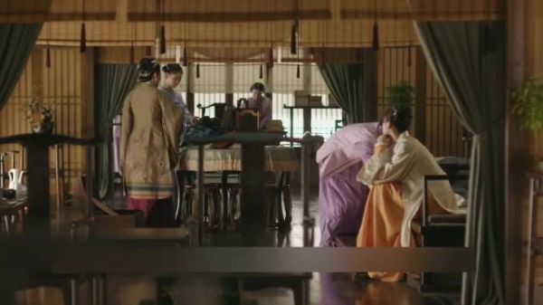 明兰熬夜为哥哥和齐衡做护膝备战会试