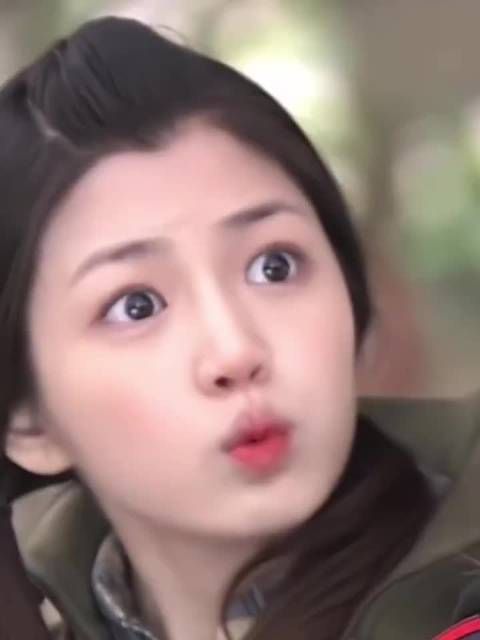 陈妍希亮相微博之夜展现多龄段魅力