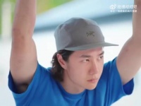 王一博回应组建家庭规划称太遥远，坦言艺人需呈现完美形象