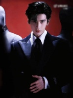 张凌赫跨年变装视频，点赞破1000万！2026开年国民度路人缘好到爆棚！