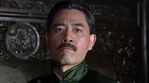 大宅门： 白敬业被白景琦怼到抬不起头！嫌他懦弱不像男人，这波训斥太狠了