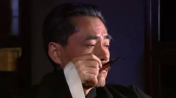 《大宅门》白佳莉劝父离开遭拒，白景琦坚持留守