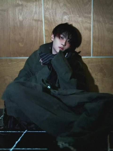 田栩宁营业造型多变展现演员可塑性