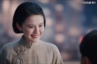 两人就像是亲姐弟，韶华有钱的第一件事就是带程辉上学