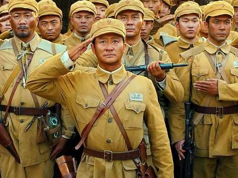 《长津湖》吴京易烊千玺等演绎志愿军钢铁意志