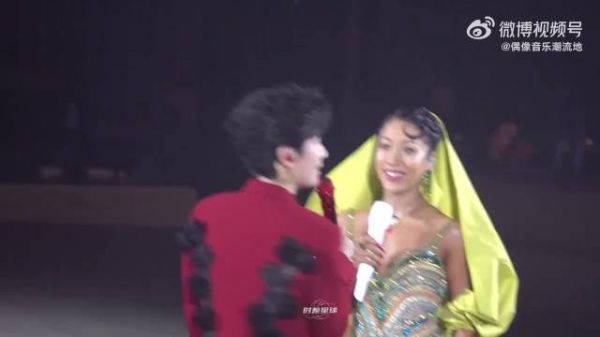 吉克隽逸惊喜现身陈楚生演唱会，笑称众人争抢陈楚生