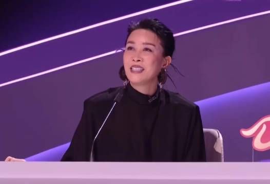 华晨宇吃瓜看那英投票，何炅调侃马上轮到你