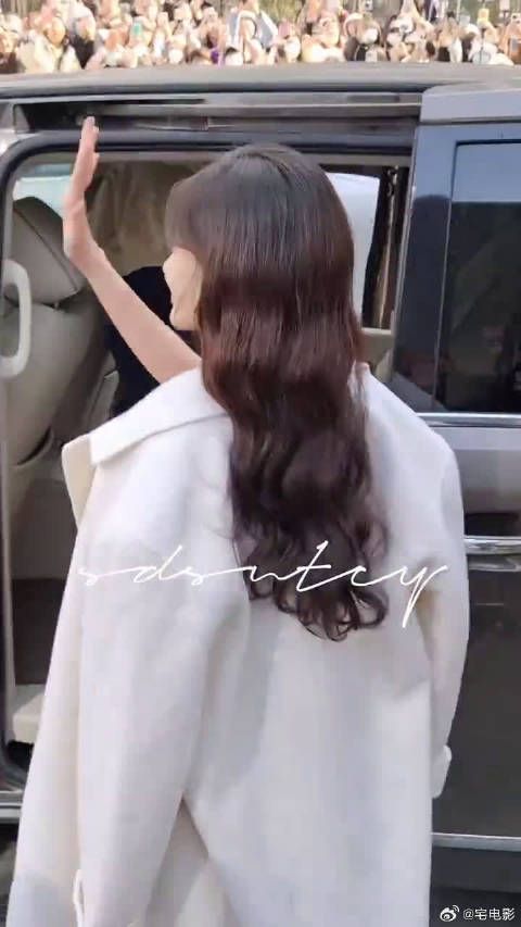 李一桐的温柔全在细节里！香水这种小心思，谁能不爱啊