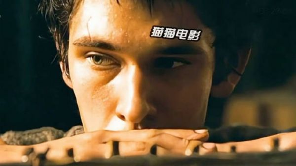 为了一滴绝世香水,他用13条少女的命做配方,香味越完美,人性越崩塌