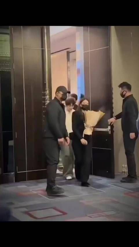 这句话要加粗置顶:王曼昱的祝福就是最好的礼物!