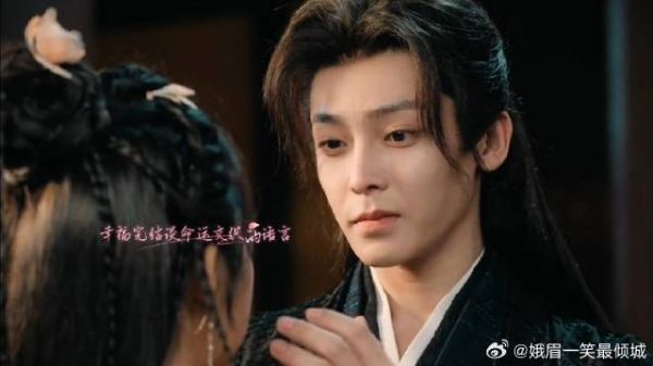 时间定格下的浪漫一吻，妖王只想让心爱之人开心无忧无虑的