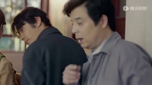 黄晓明对郑德成极限施压，停电吼叫钻规则空子