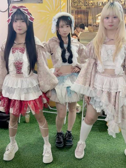 带着我们的女神！