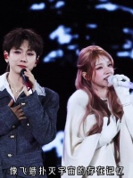 宋雨琦汪苏泷白衣深情合唱,观众沉浸音乐盛宴