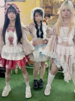 带着我们的女神！