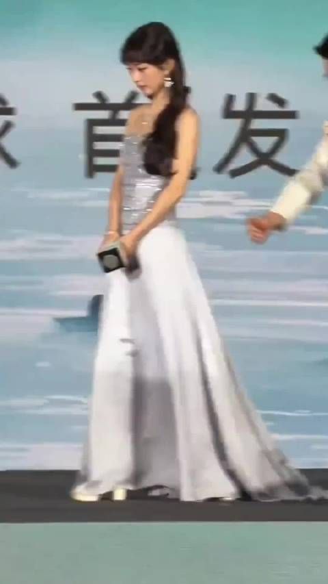 喜欢赵丽颖纯天然，世萌一，继续看飞天金鹰双料视后的新剧小城大事